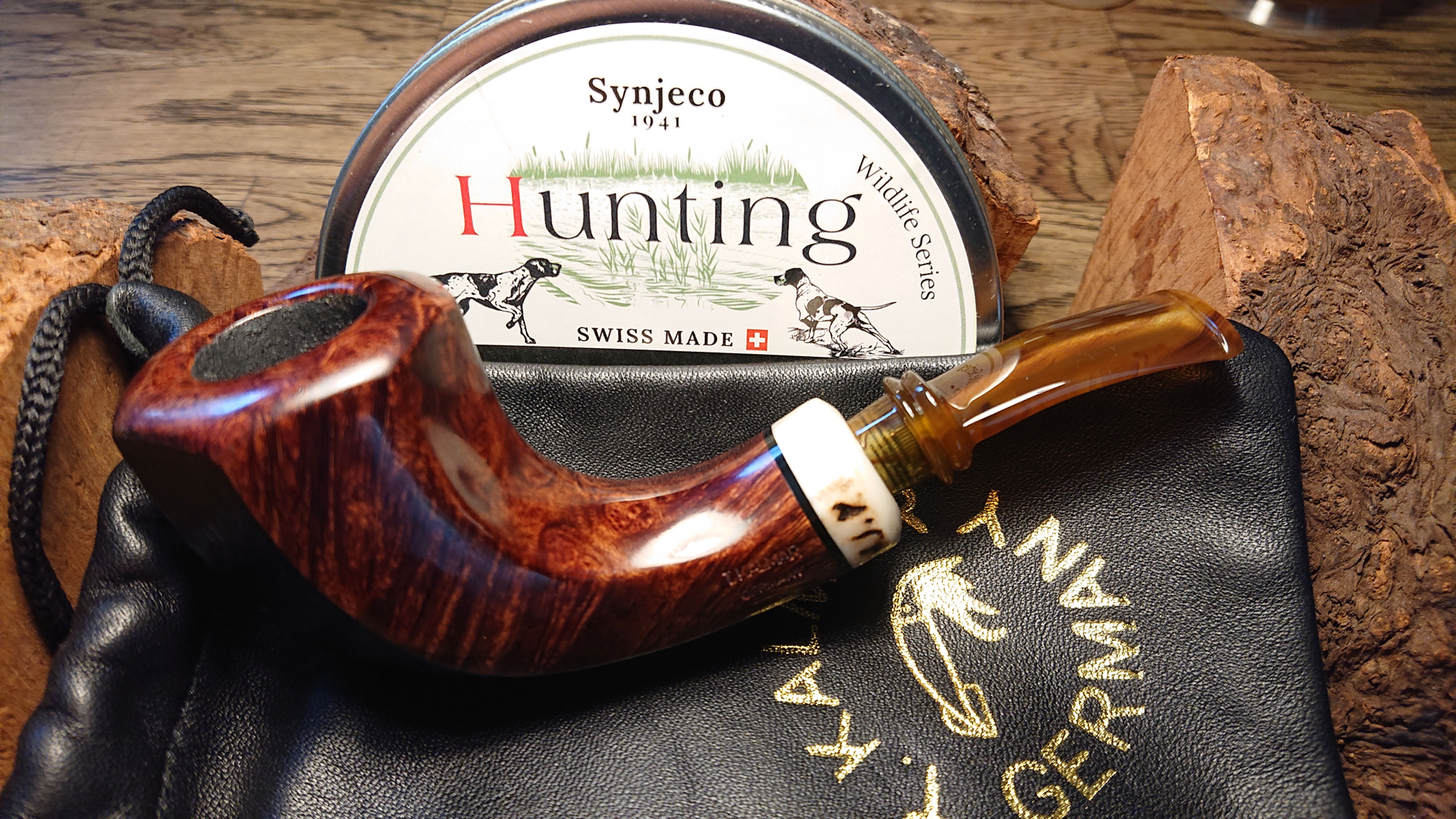 Paneled Halfbent Horn 9mm Briar Pipe with Stag Horn Band