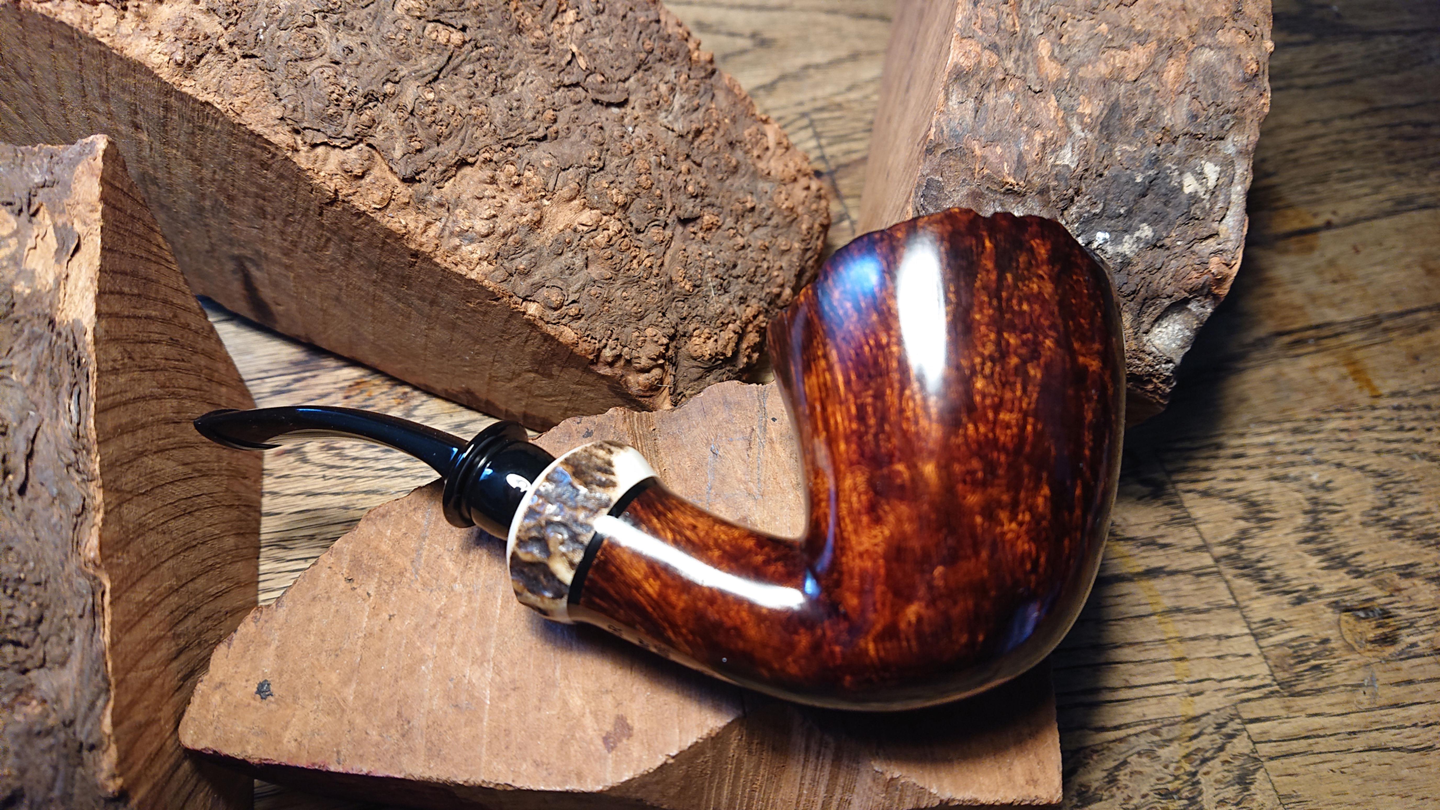 Freehand Dublin 9mm Briar Pipe with Stag Horn Band