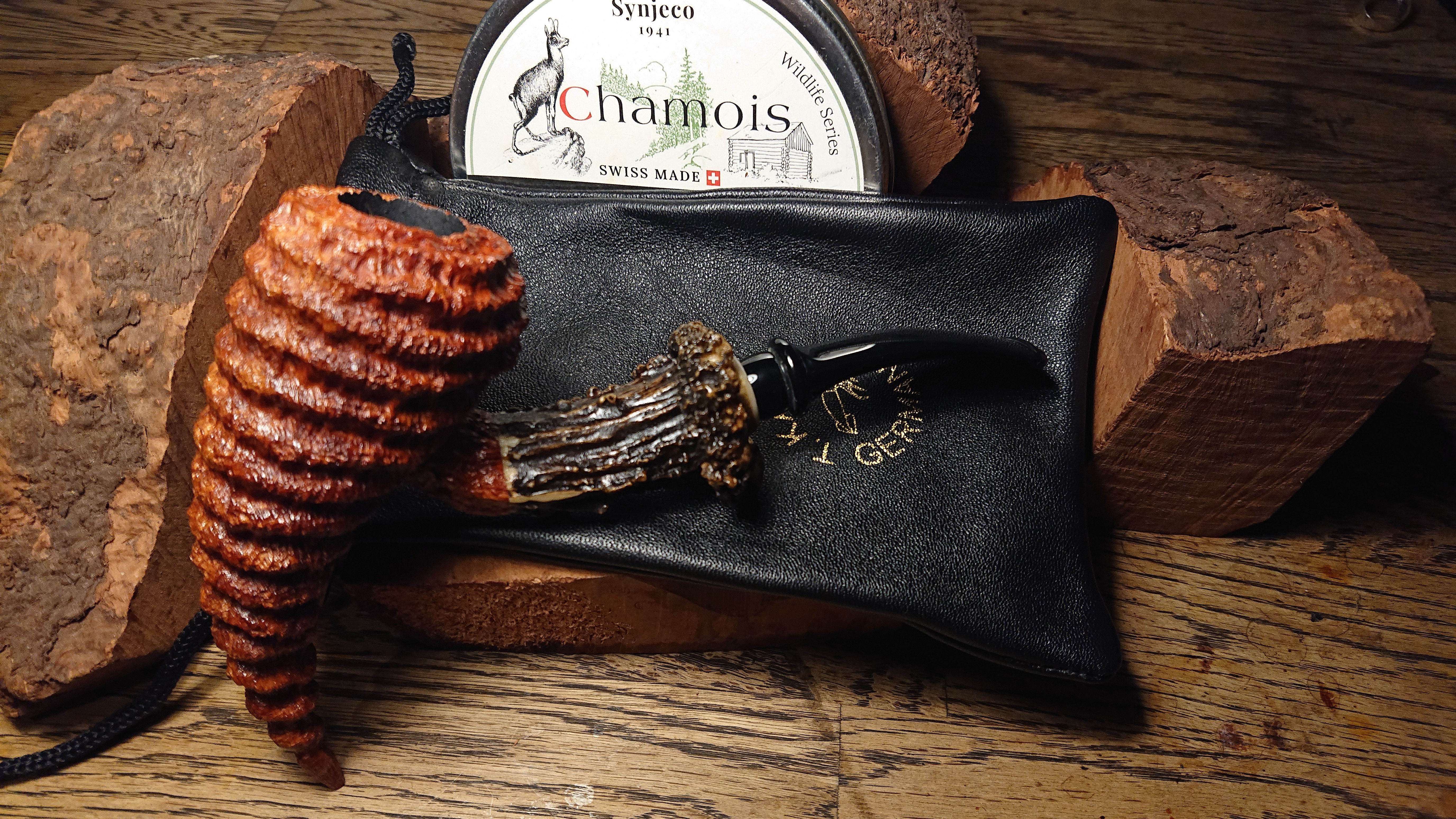 The Mammoth Hunter's Pickaxe 9mm Briar Pipe with Roe Deer Stag Band