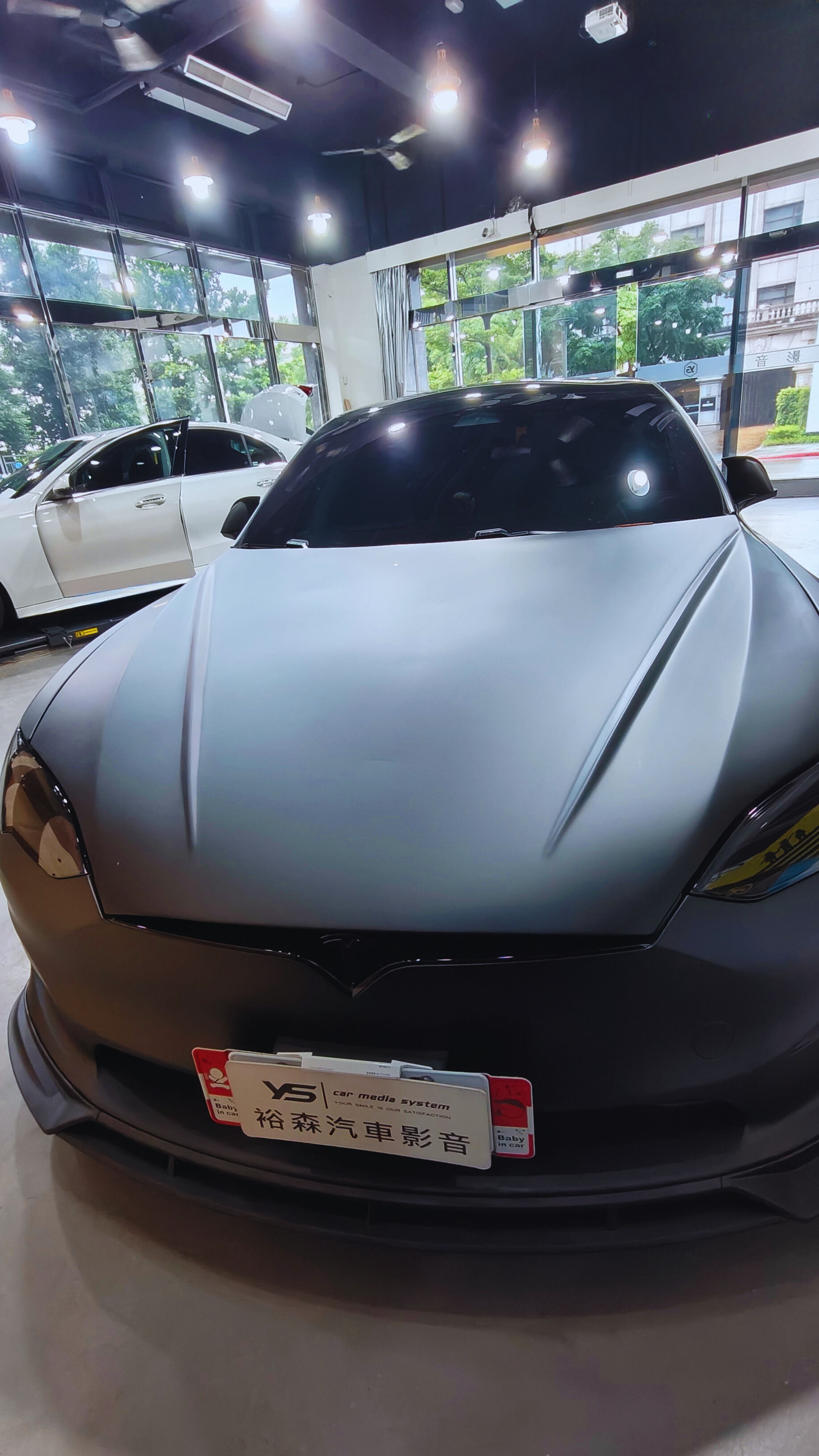 Model S | 幻彩環艙氣氛燈 | 裕森汽車影音