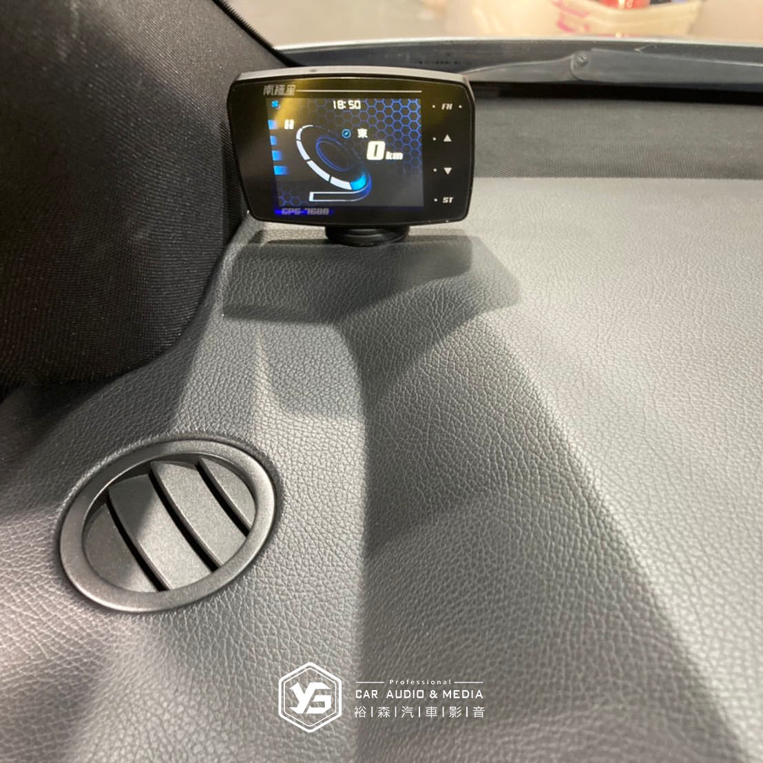 B-Class B200 | 南極星7688測速器 | 裕森汽車影音