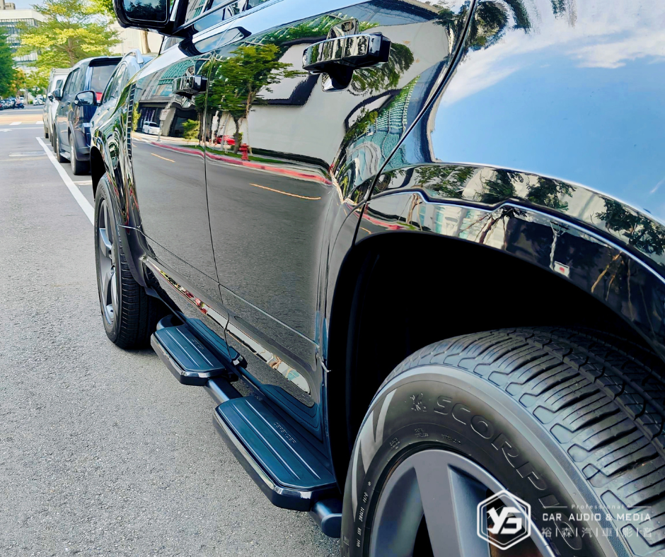 縮圖：Defender |  固定踏板  | 裕森汽車影音