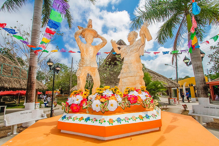 el-cedral-feria-monument