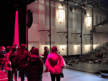 Gen Z y Millennials pagarían más por Broadway tras conocer el backstage