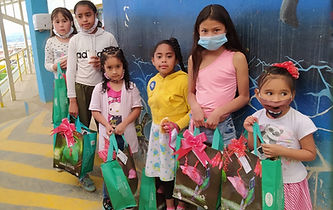 Enfants aidés par l'assocition Abuelita Süzel : aide aux enfants démunis de Colombie