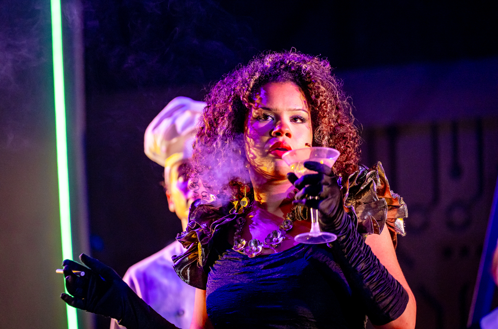 HOH - SHOW PHOTO