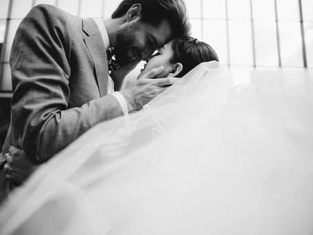 Een koppel met verschillende lengtes