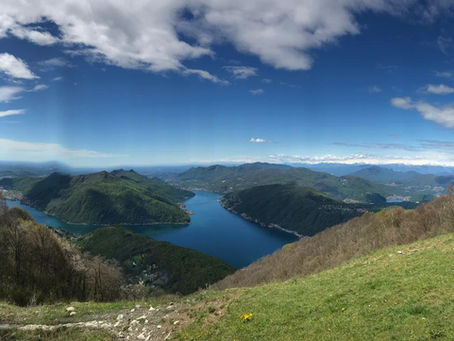 uitzicht vanaf de berg naar het Meer van Lugano