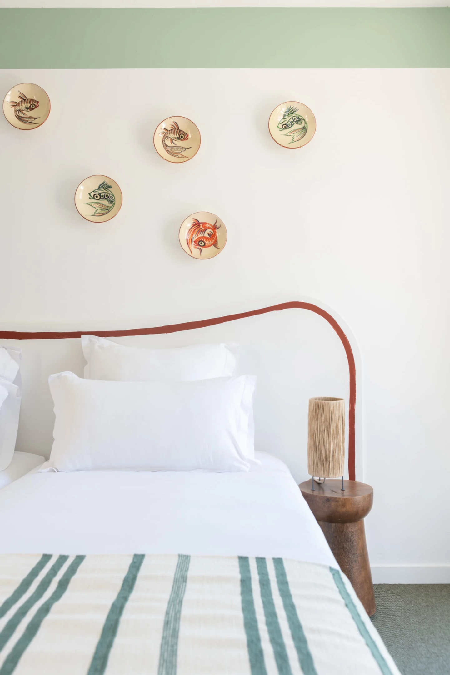 Tête de lit d'une des chambres de l'hotel le sud