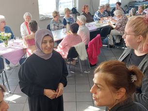 Interkulturelles Frauenfrühstück in der Mevlana Moschee ein voller Erfolg !