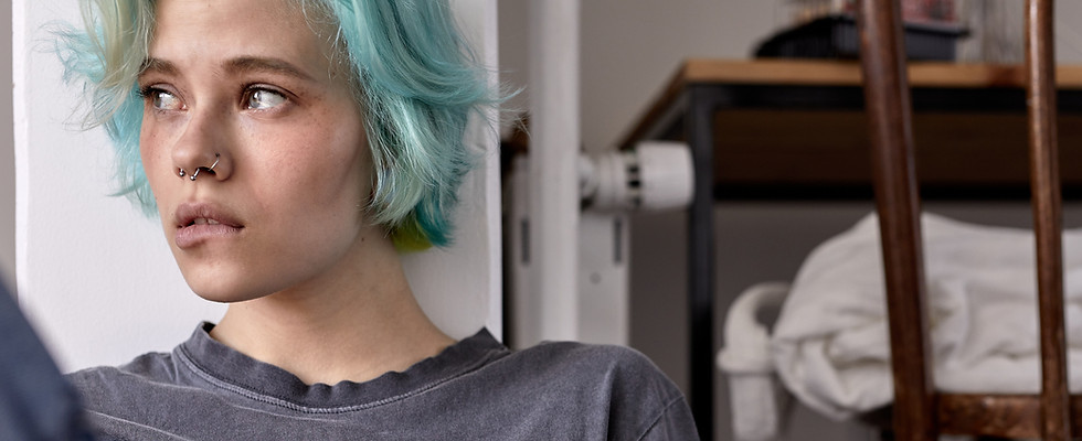 young woman blue hair AdobeStock_4802336
