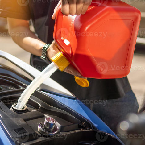 ESSENCE RÉGULIÈRE OU SUPER : DÉMÊLER LE VRAI DU FAUX ET FAIRE LE BON CHOIX