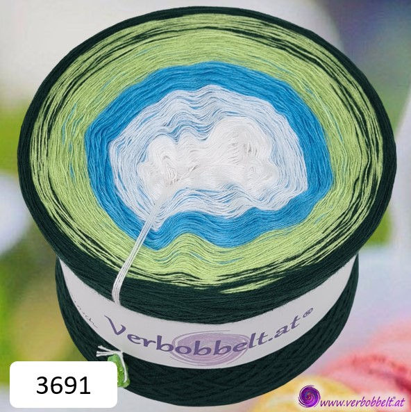 Perfekt gewickelter Frühlingsbobbel-Sommerbobbel mit lebensfrohen Farben im Verlauf-Weiss-Meeresblau-Blattgrün-Tanne