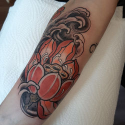 neotraditional_lotus_tattoo_Anne_sprung_Hannover_tattoostudio