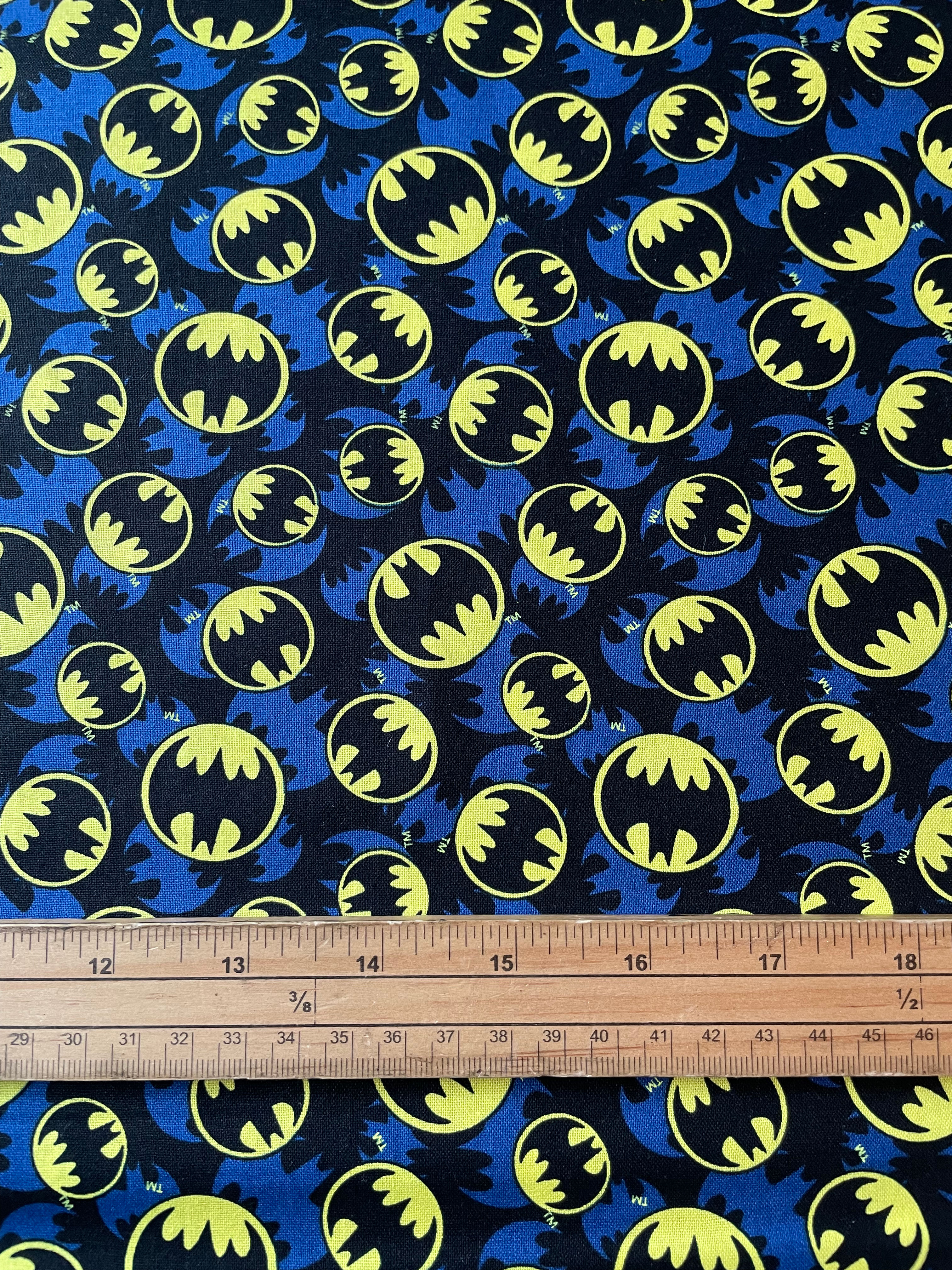 DC Comics - Batman Bat-Signal Overlay  -  100% Cotton