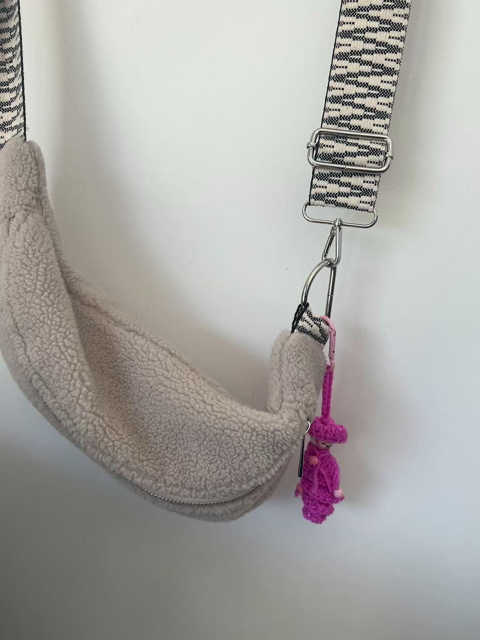 Miniature : Doucette Lilas – Chenille artisanale porte-bonheur