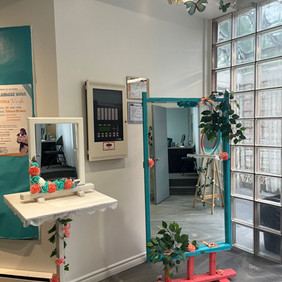 Decoración del Congreso Resplandece de Mujeres cristianas 2023|Iglesia Luz y Verdad|Montreal.