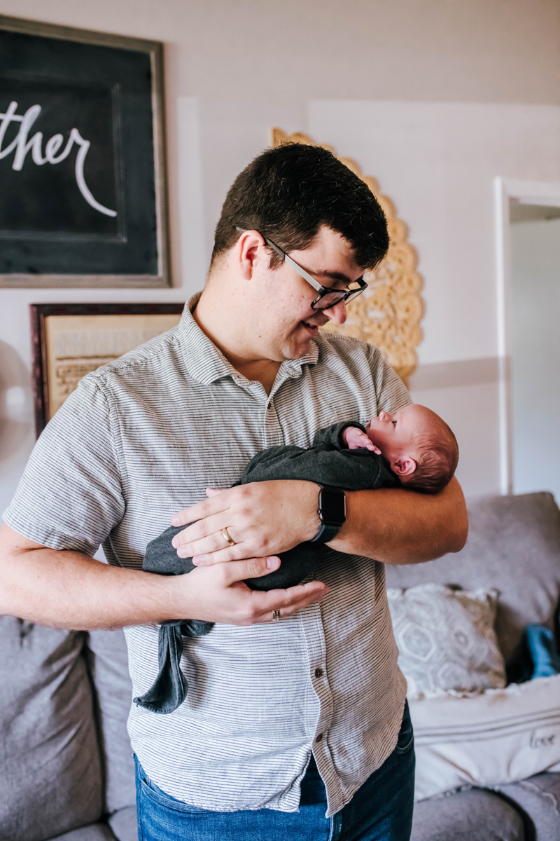 lifestyle newborn photographer in jacksonville fl
