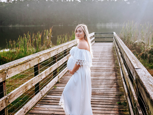 Beautiful Jacksonville, Florida Maternity Photos at a local park