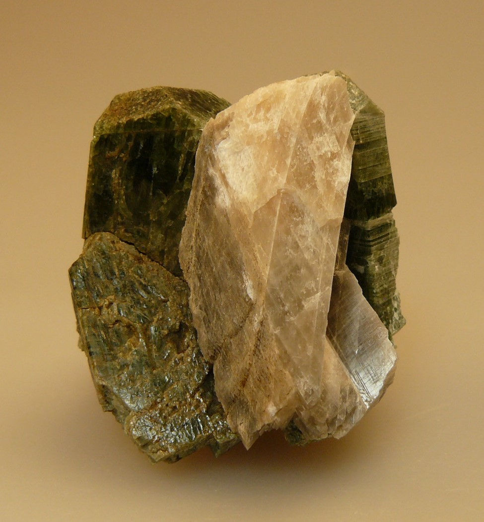 Thumbnail: Diopside in Calcite