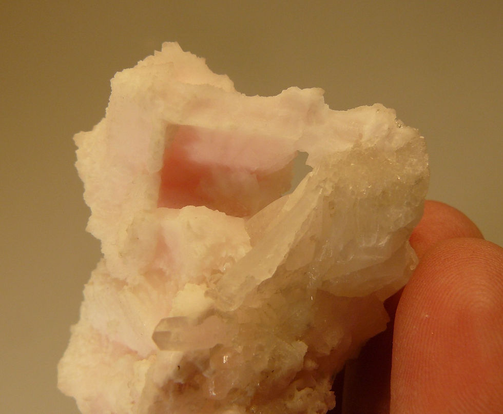 Thumbnail: Manganocalcite on Quartz