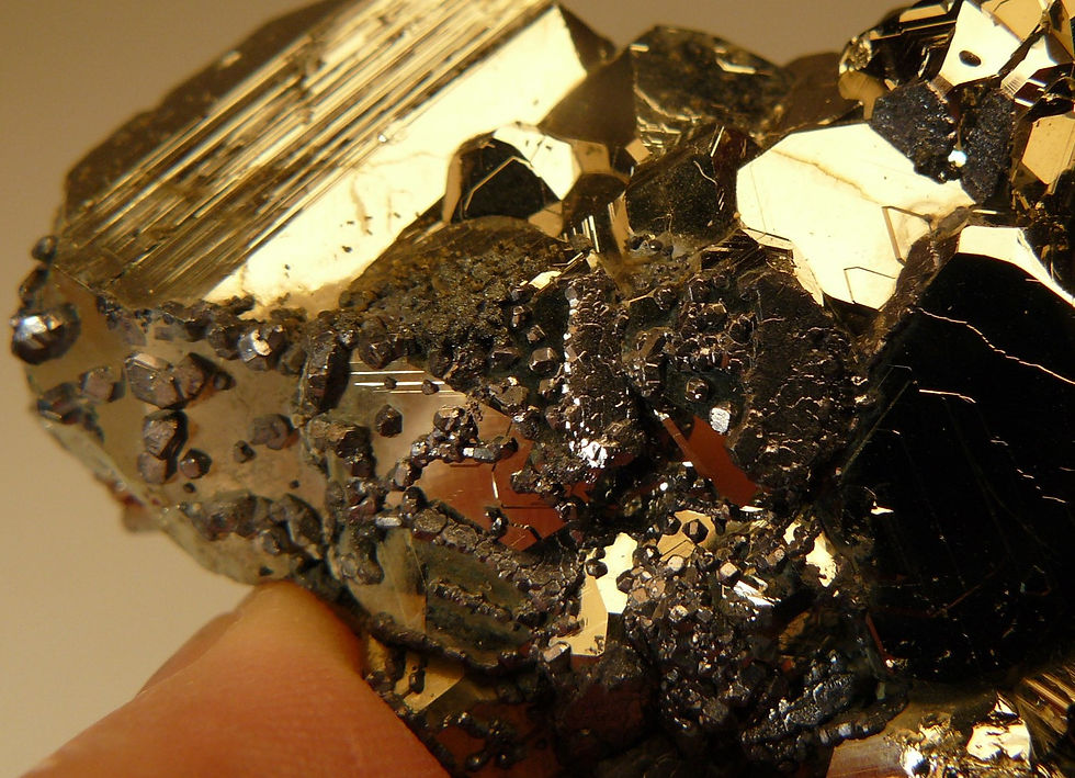 Thumbnail: Pyrite and Sphalerite