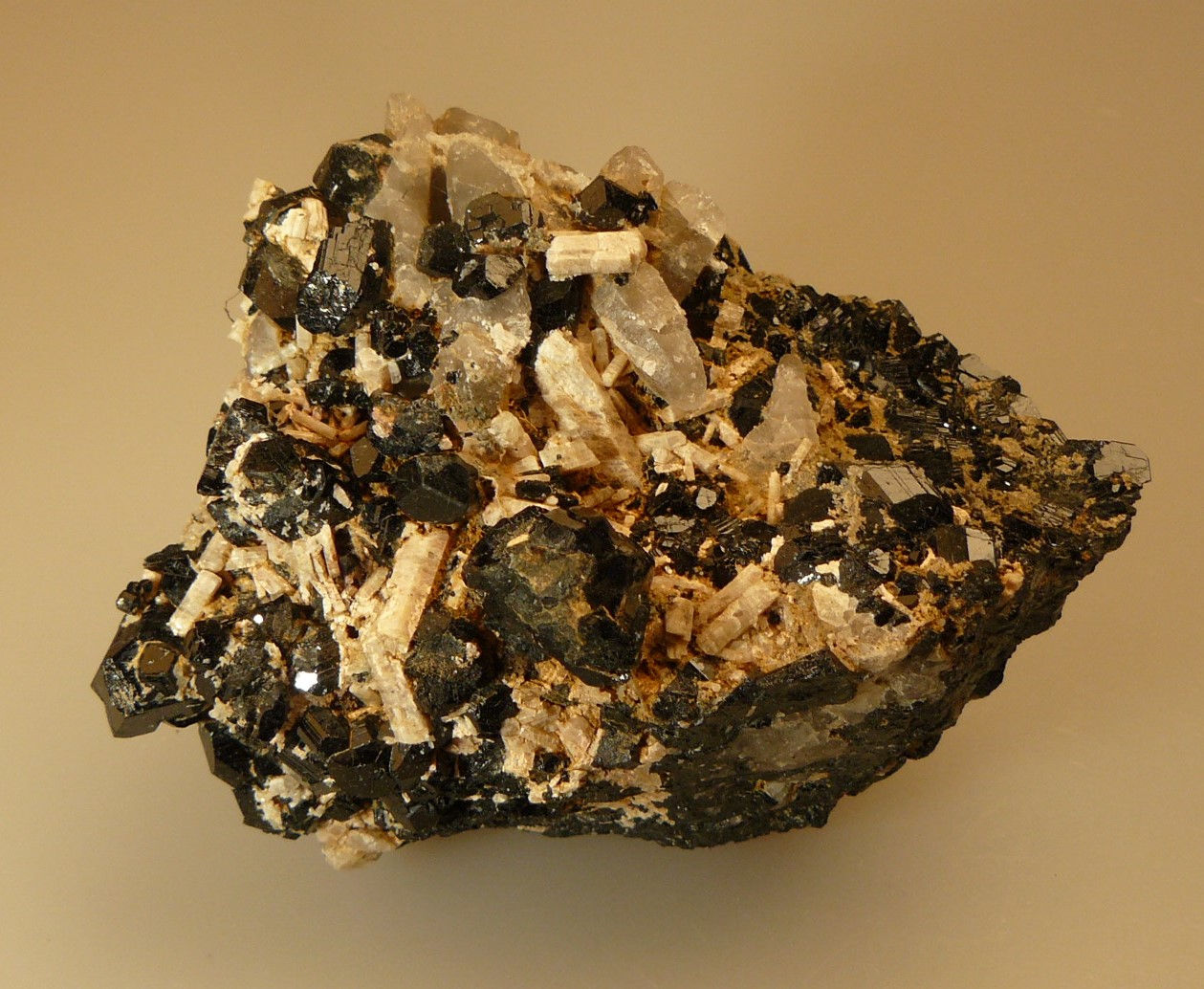 Tourmaline, Fluorapatite, Quartz