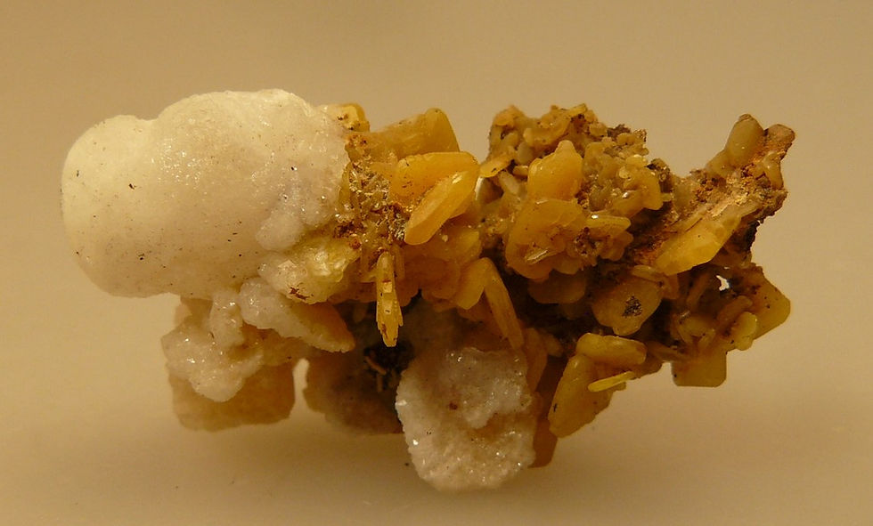 Thumbnail: Wulfenite and Calcite