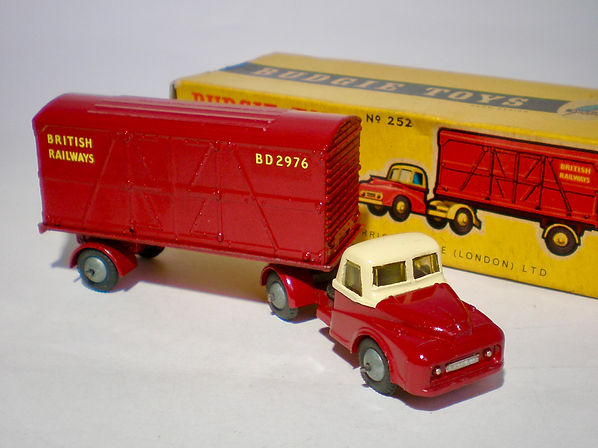 Budgie Toys No.252 British Railways Container Transporter