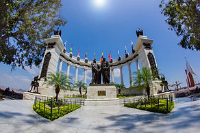 Malecón 2000 - Rotonda Bolívar y San Martín.jpg