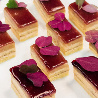 Opéra salé foie gras et hibiscus