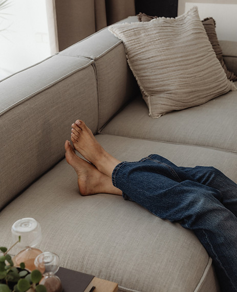 kaboompics_the-warm-apartment-aesthetic-living-room-decor-home-accessories-collection-3324