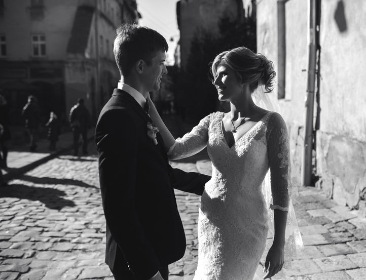 bride-groom-posing-streets-old-town (1).jpg