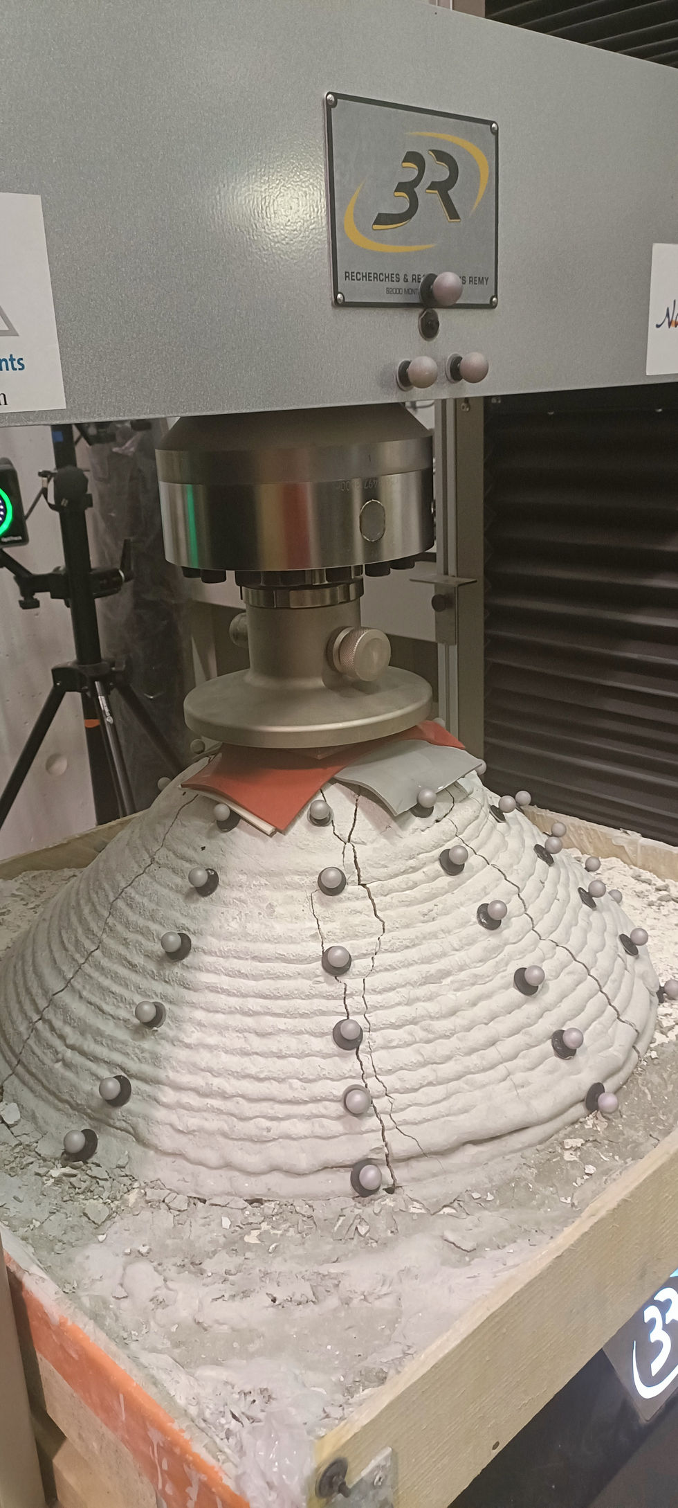 Fissures visible on concrete cone