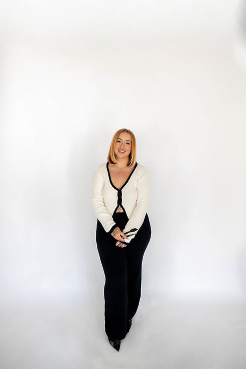 Facetune_05-12-2024-22-55-29.jpg