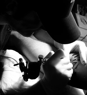 Tatoueur en activité