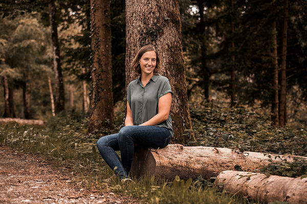 Natürliches Portrait von Amanda Roos in der Natur