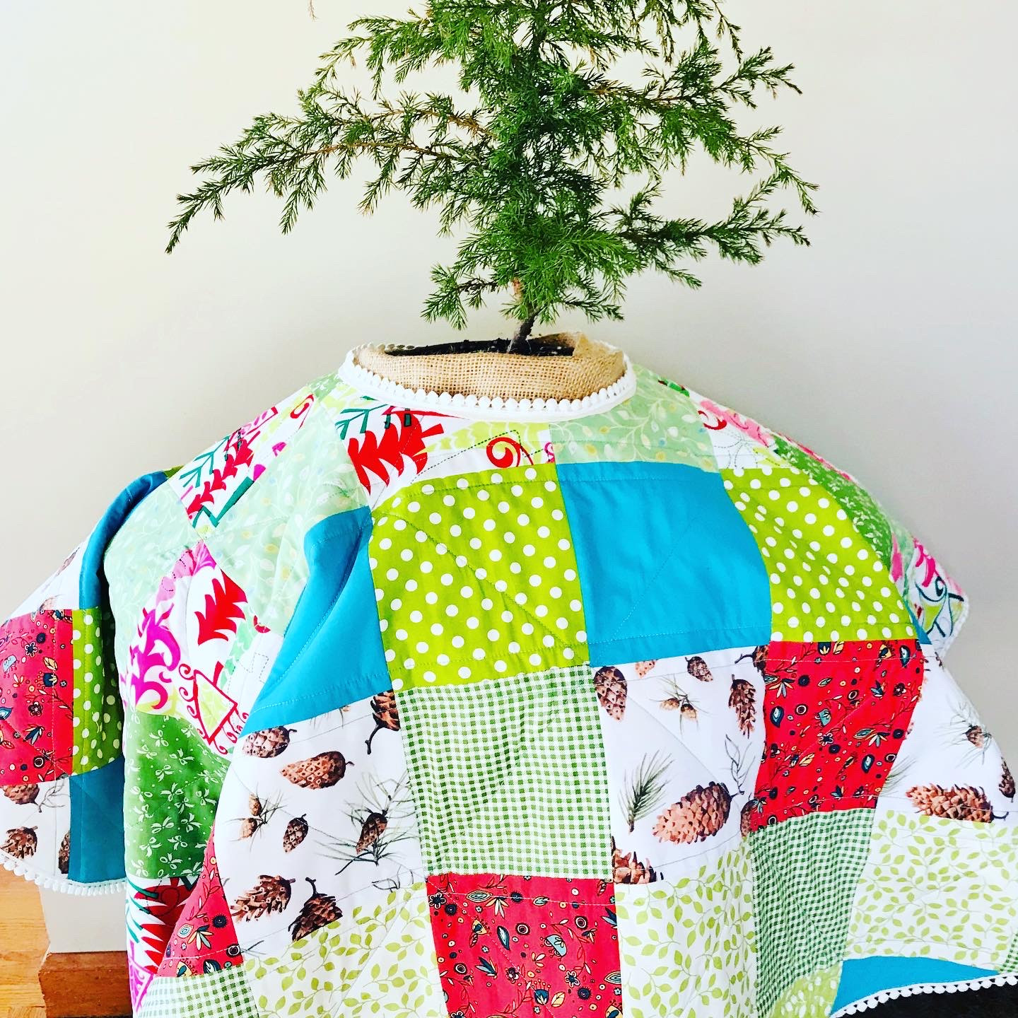 TREE SKIRTS (TRADITIONAL OR CONTEMPORARY)