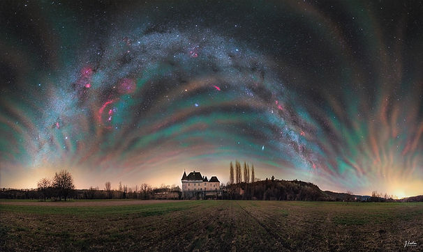 Airglow au dessus du chateau de Losse.jpg
