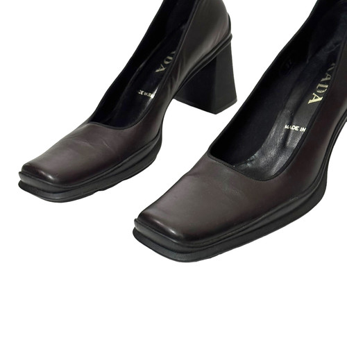 【ドーナッツ】SS1999 PRADA Squaqe Toe Heels ドーナッツ】SS1999 PRADA Squaqe Toe Heels Prada FW99 Square