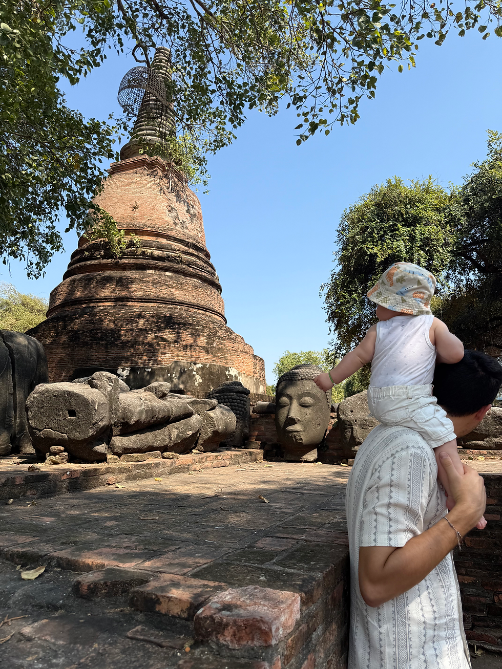 Ayutthaya con un bambino
