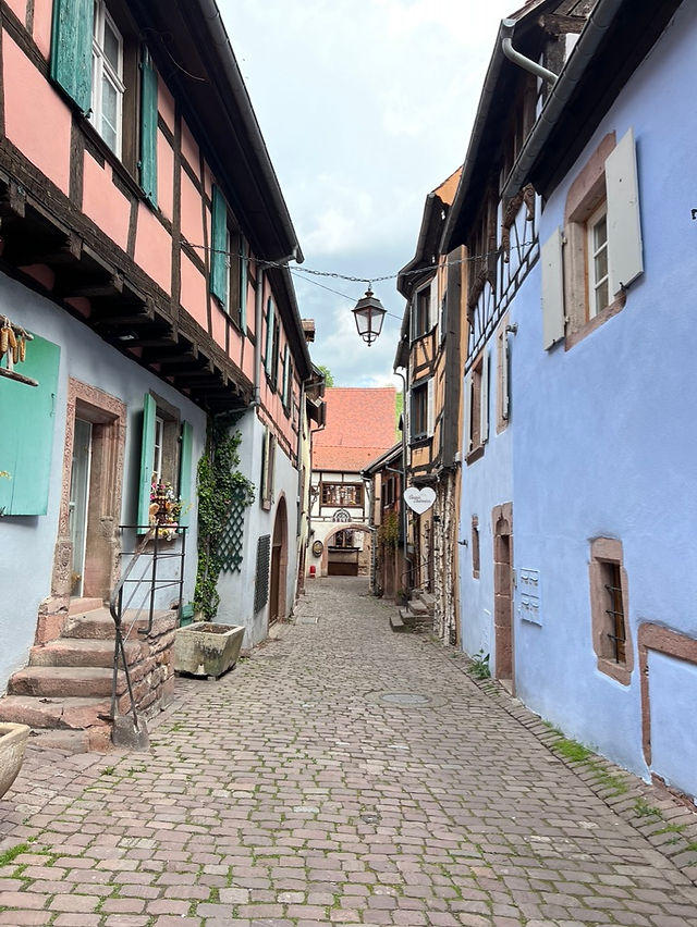 Riquewihr, Alsazia on the road