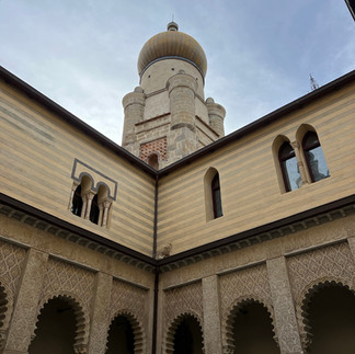 Il Cortile dei Leoni, Rocchetta Mattei