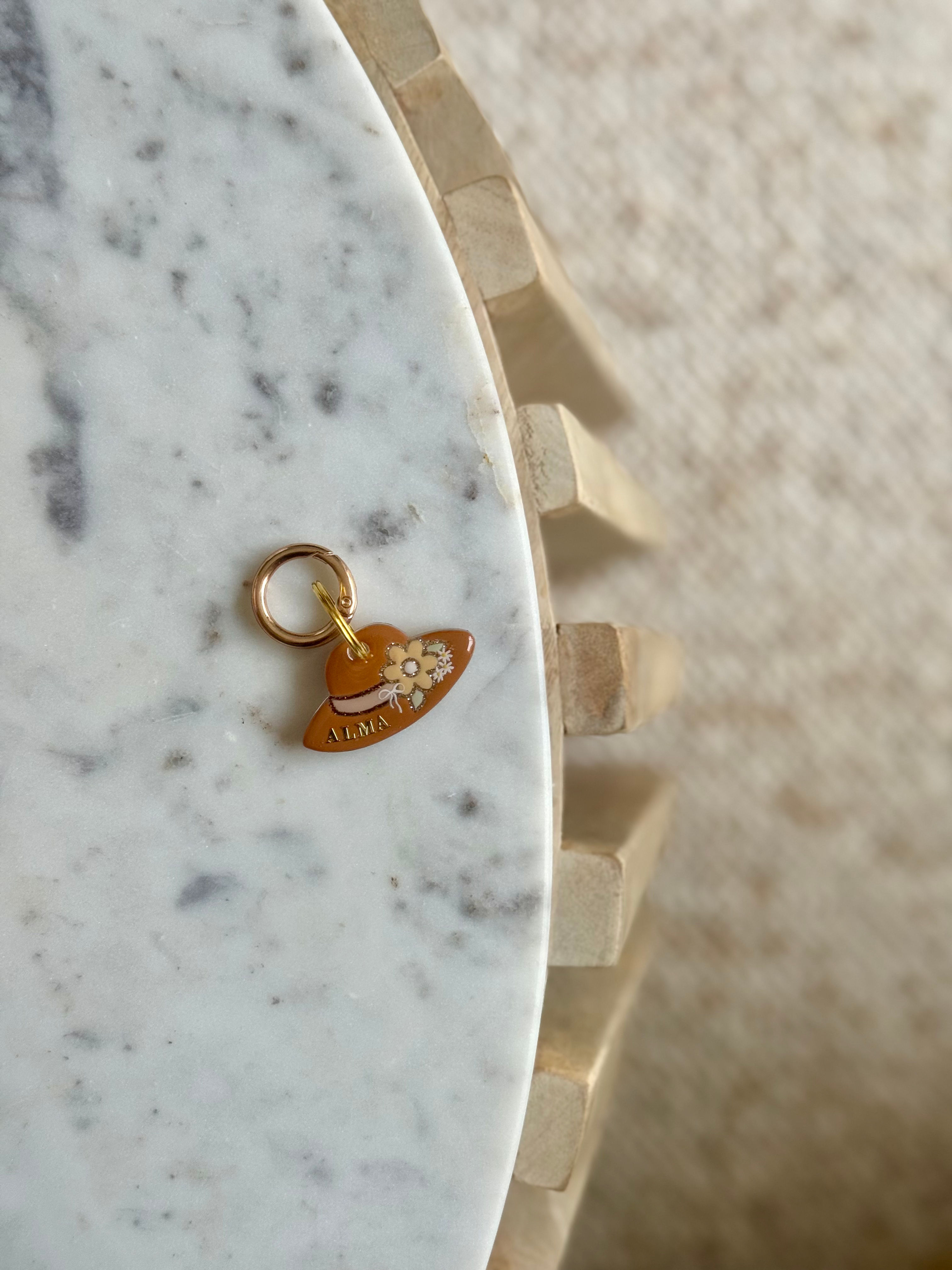 La médaille CHAPEAU FLEURI ♡