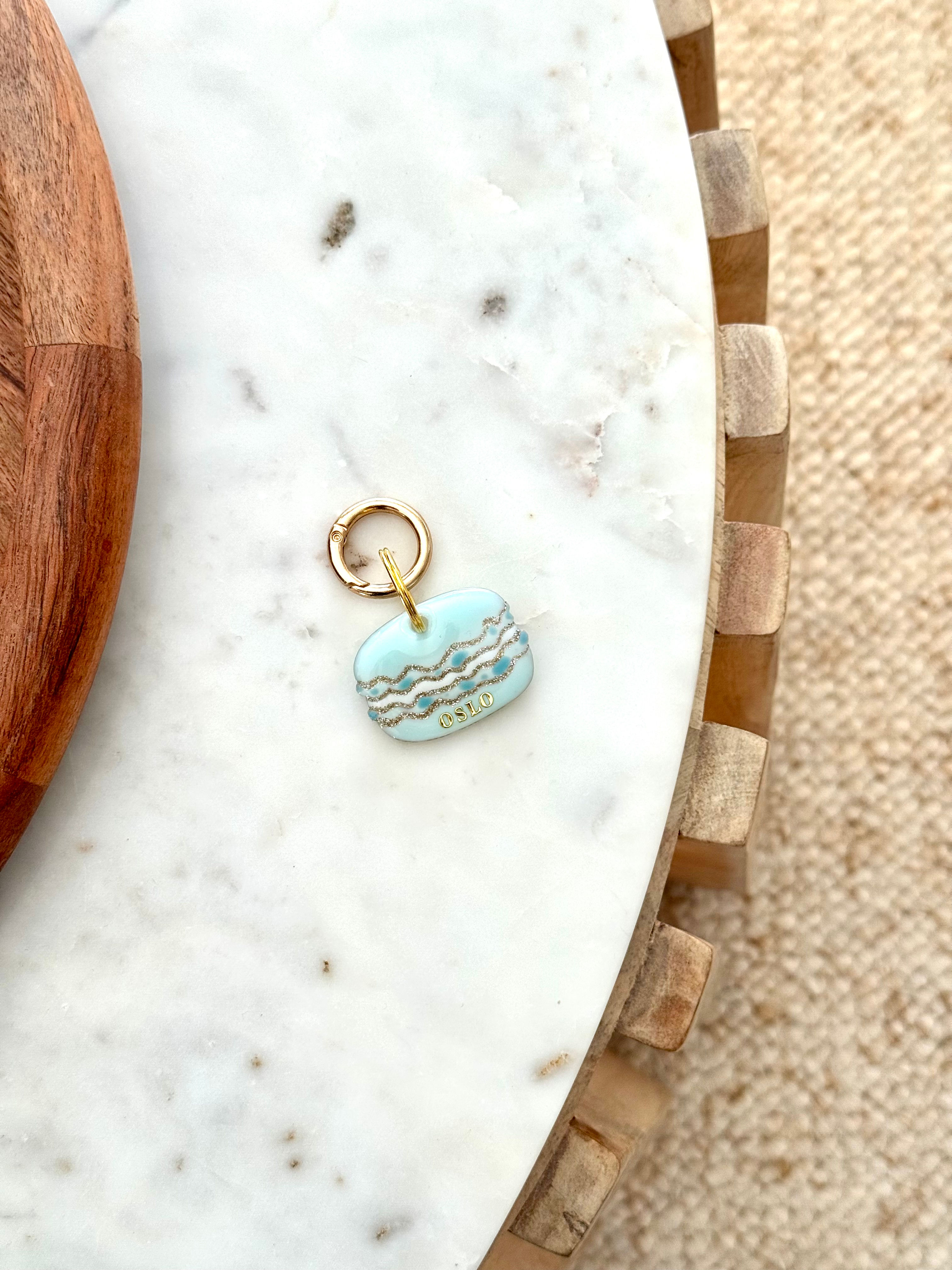 La médaille MACARON VANILLE MYRTILLE ♡