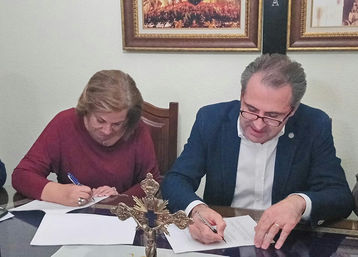 Firmado el contrato de la primera fase del bordado del nuevo palio para la Santísima Virgen.