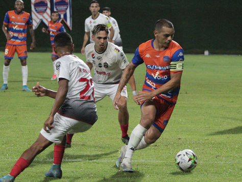 Academia sumó tres puntos y por ahora es líder de grupo