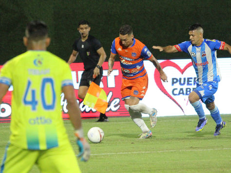 Academia Puerto Cabello no pudo en casa frente a Hermanos Colmenarez.