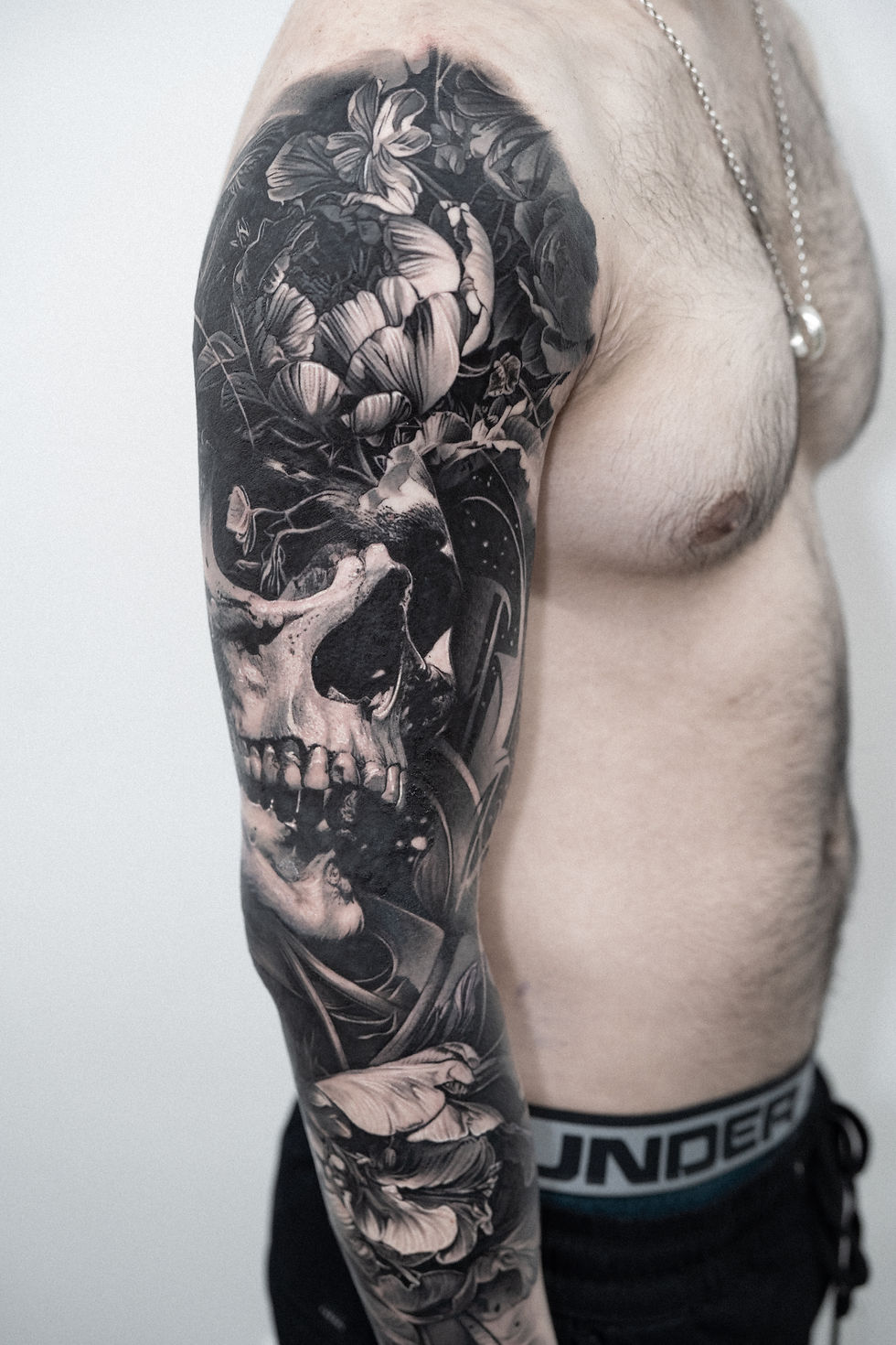 sleeve tattoo for men black and grey