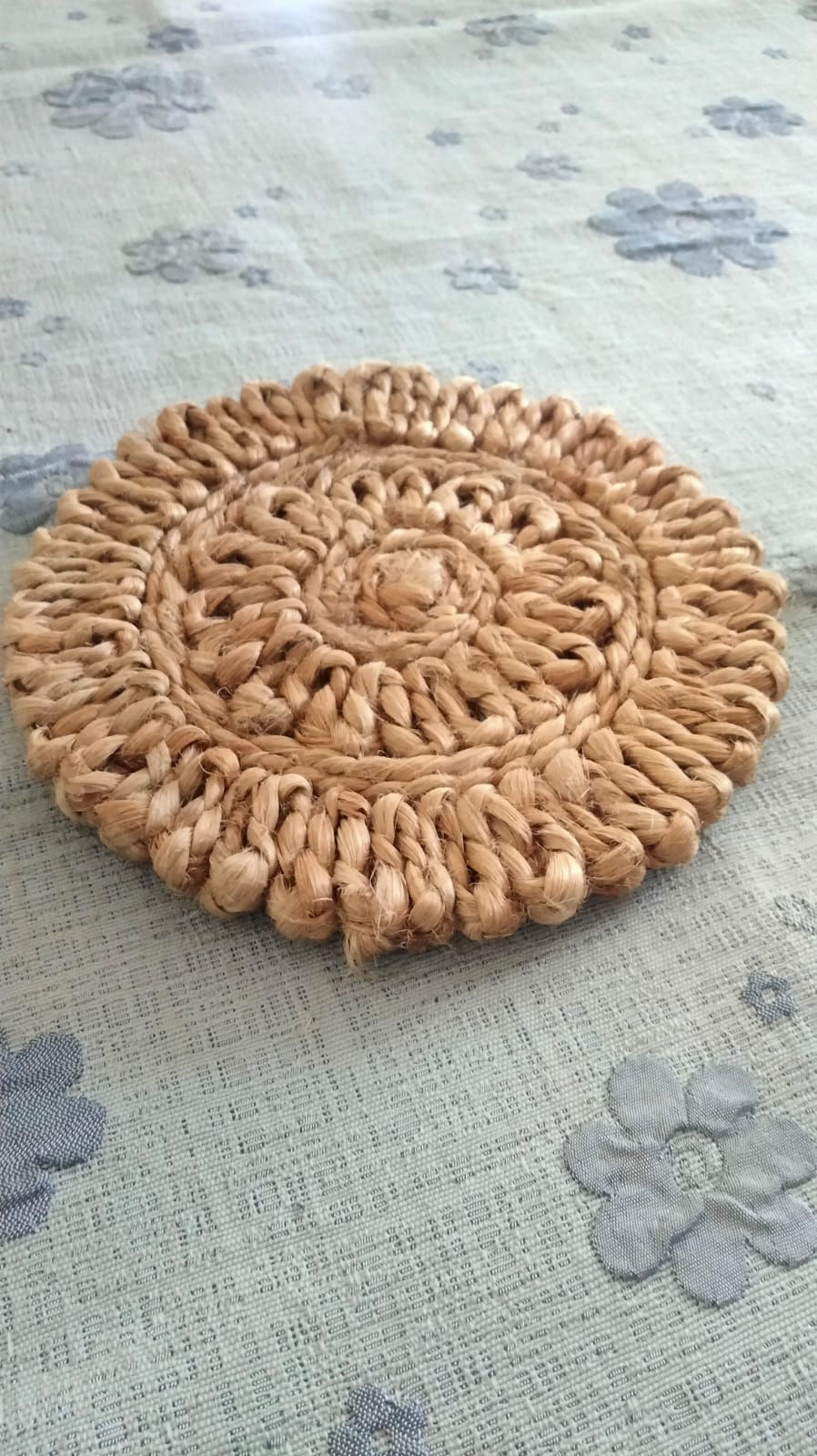 Beautiful jute round coasters 100% natural fiber, table decor